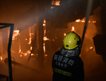 乌鲁木齐米东区一纸厂突发大火 暂无人员伤亡