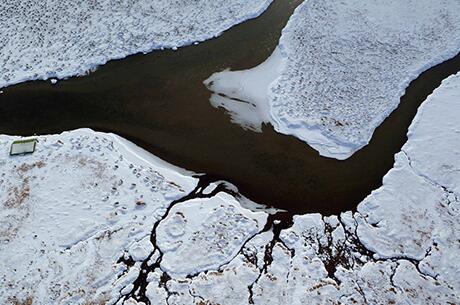 航拍冬日里的新疆巴音布鲁克草原