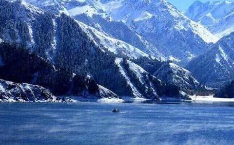 新疆天池冬景美輪美奐呈現寫意山水