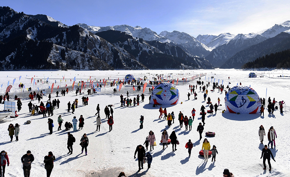 新疆天池：冬季旅游持续增温