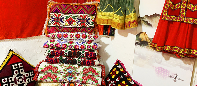 【新疆是个好地方】航拍帕米尔高原民宿村 塔吉克风情助力脱贫攻坚