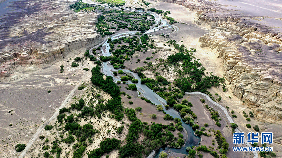“飞‘阅’新疆之二十六”：新疆白杨河大峡谷 天然美景自成壮阔画卷