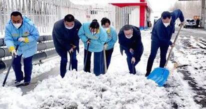 闻雪而动！中石油新疆销售积极有序应对寒潮暴雪天气