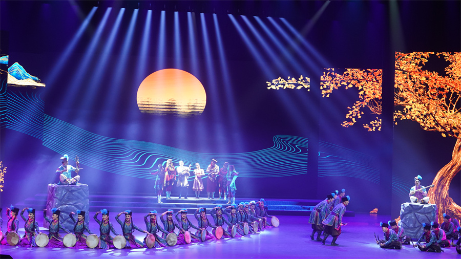 《萬方樂奏·融夢和田》大型歌舞專場在烏魯木齊激情上演