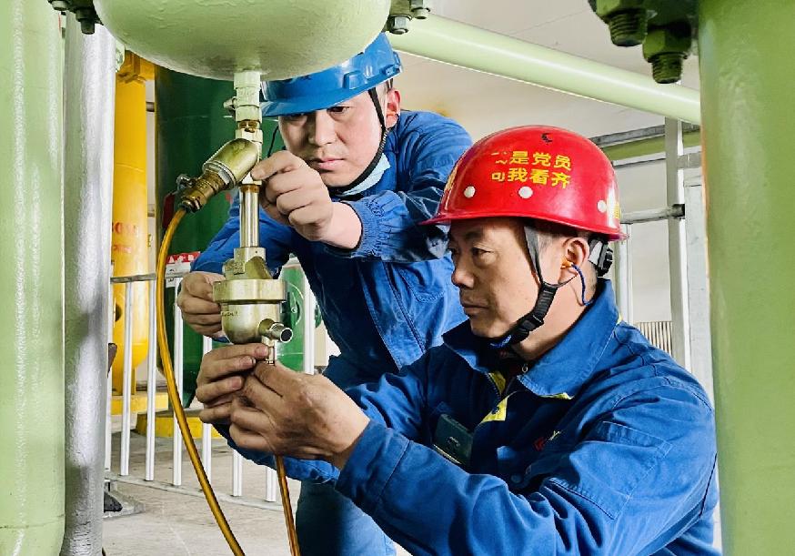 新疆活性炭公司精检细修夯实安全生产根基（朱媛摄）