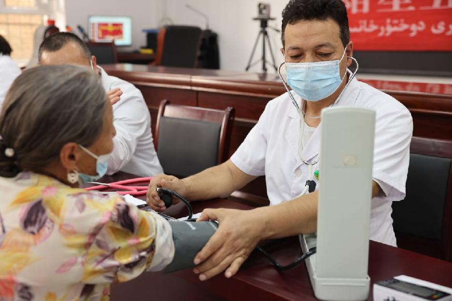 F:\努尔比亚\2022年任务\7月4日 义诊活动\4.jpg4