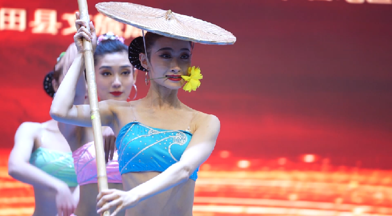 ”首都文化月“活动走进和田县.mp4.00_27_17_19.Still007