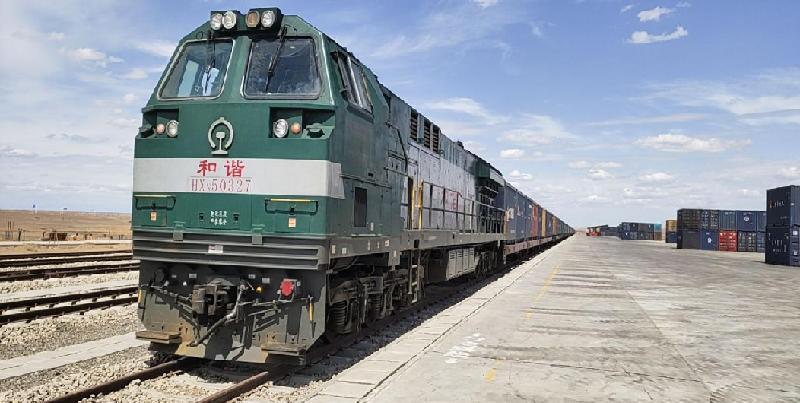 红沙泉块煤线首列和谐号试装车成功