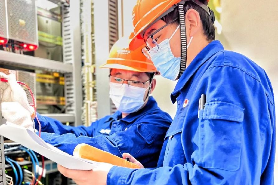 青年岗位建功-邓鹏炜摄