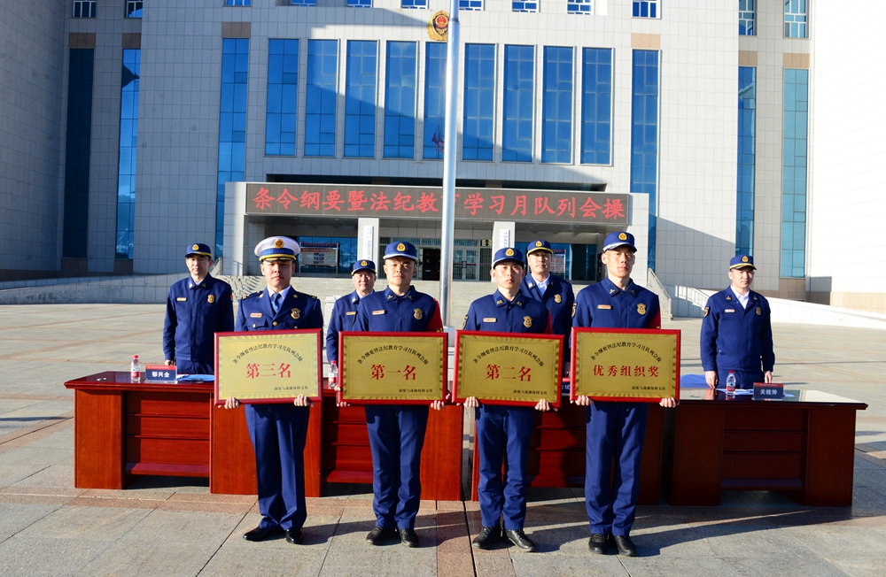 图为获得队列会操前三名和优秀组织奖的参赛队 洪文乐（摄）_副本