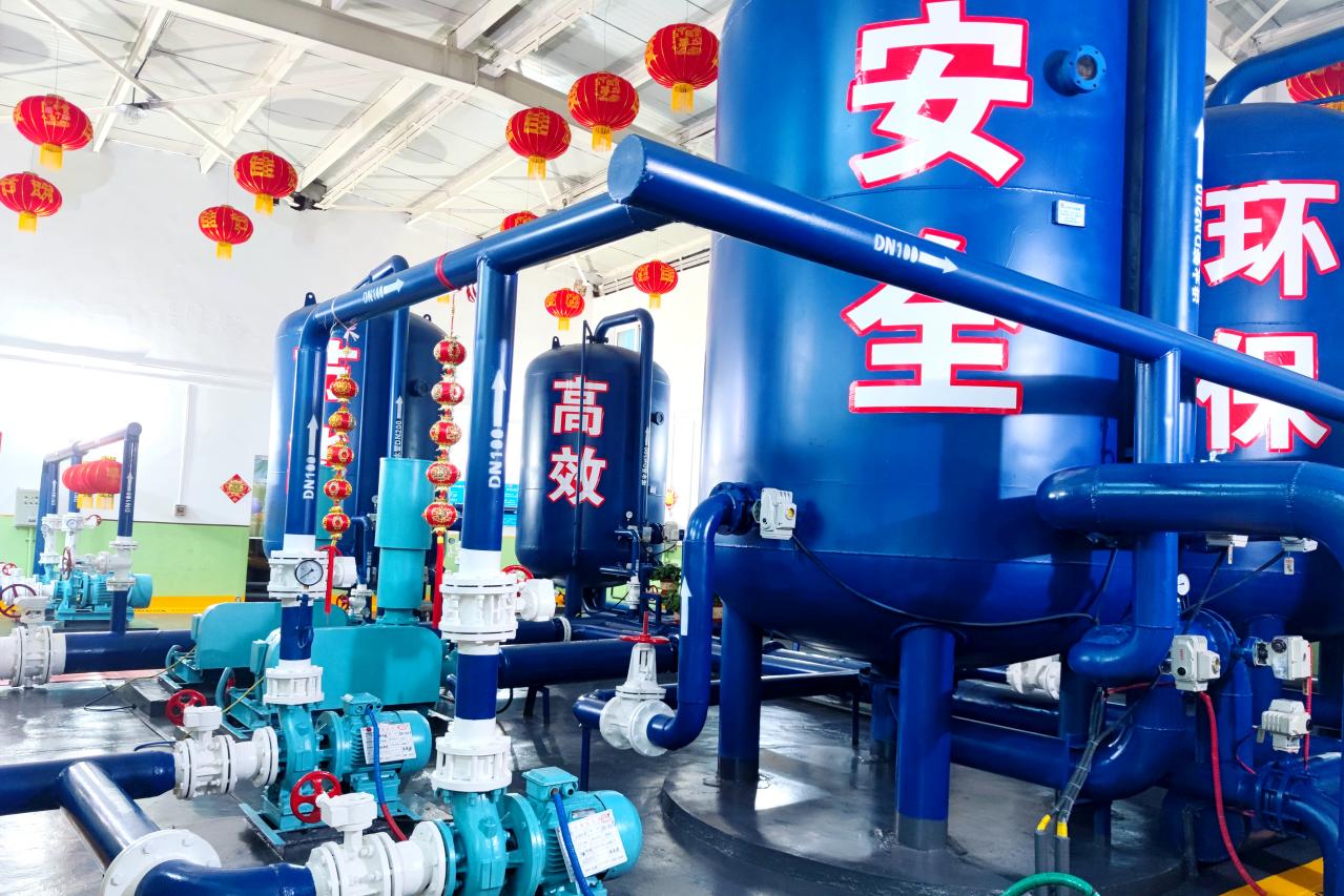 图为标准化矿井水处理车间刘浩摄