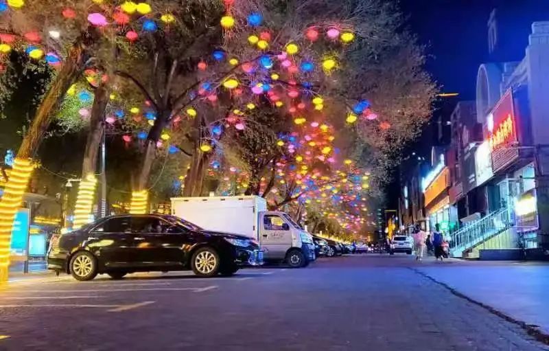 奎屯市夜间经济示范街区乌苏路美食一条街