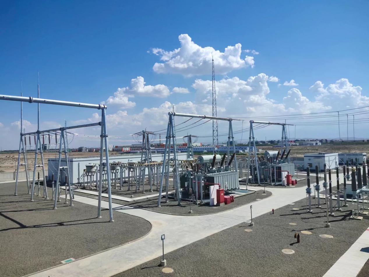新疆公司甘泉堡增量配网220千伏高楼变电站于2022年9月正式投运,此项目是新疆公司第一个开建的增量配网输变电工程,是国家级增量配网改革试点项目,也标志着该公司成为集发、配、售于一体的综合能源公司