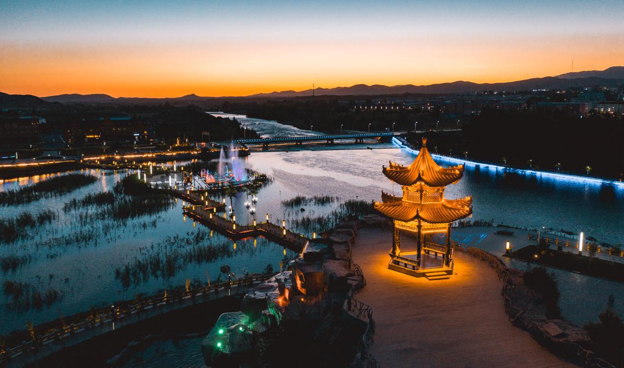 富蕴夜景2