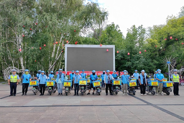 哈巴河县快递小哥集体张贴放大号 (2)