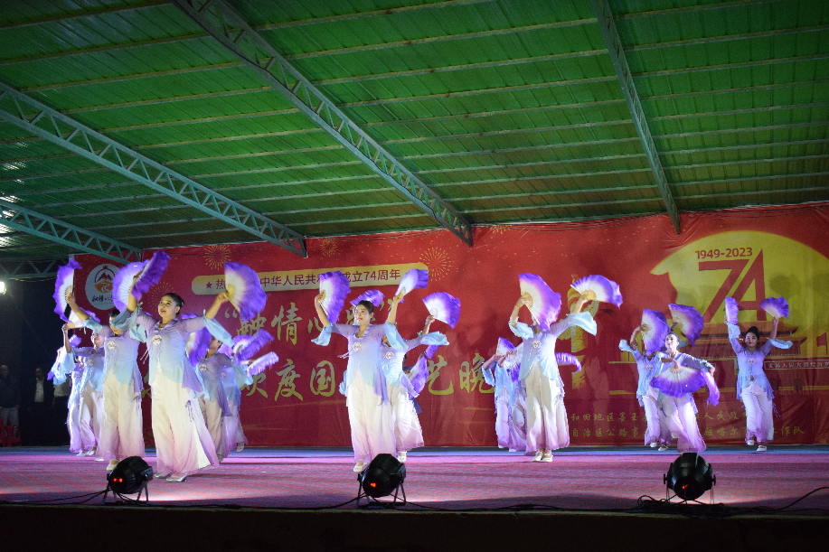 扇子舞《欢度国庆》