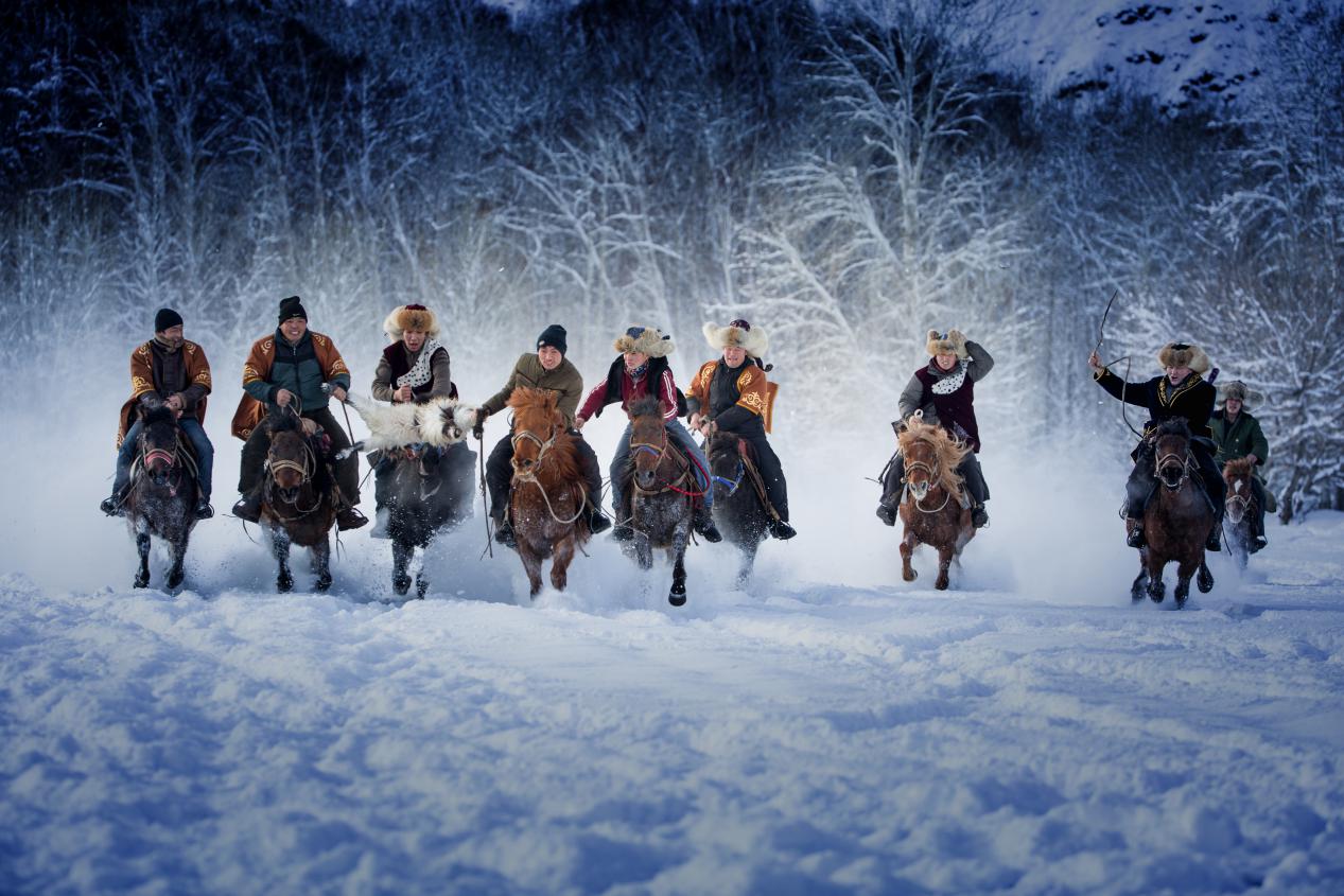 冰雪民俗文化“丰”——雪地赛马(富蕴县委宣传部供图)