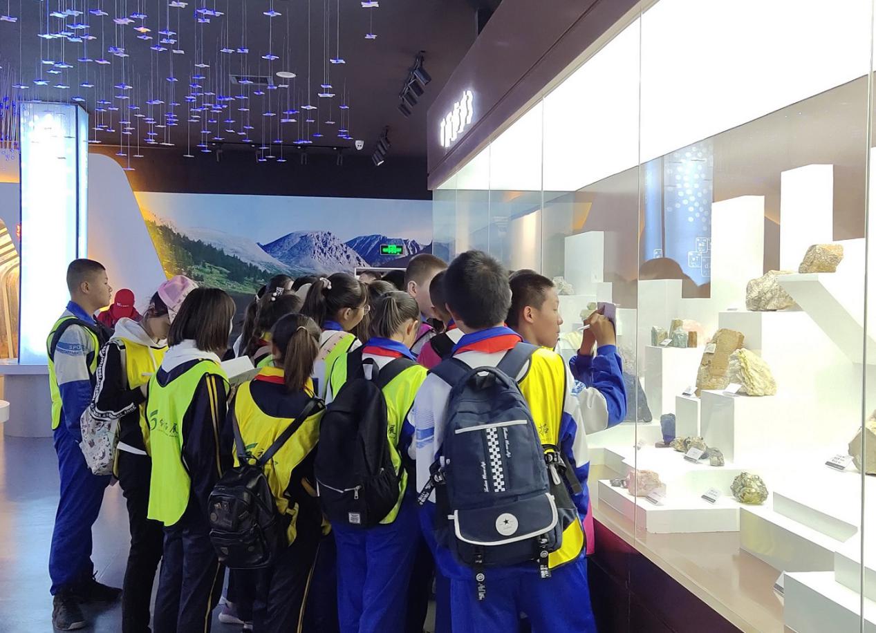 可可托海研学教育02(富蕴宣传部供图)