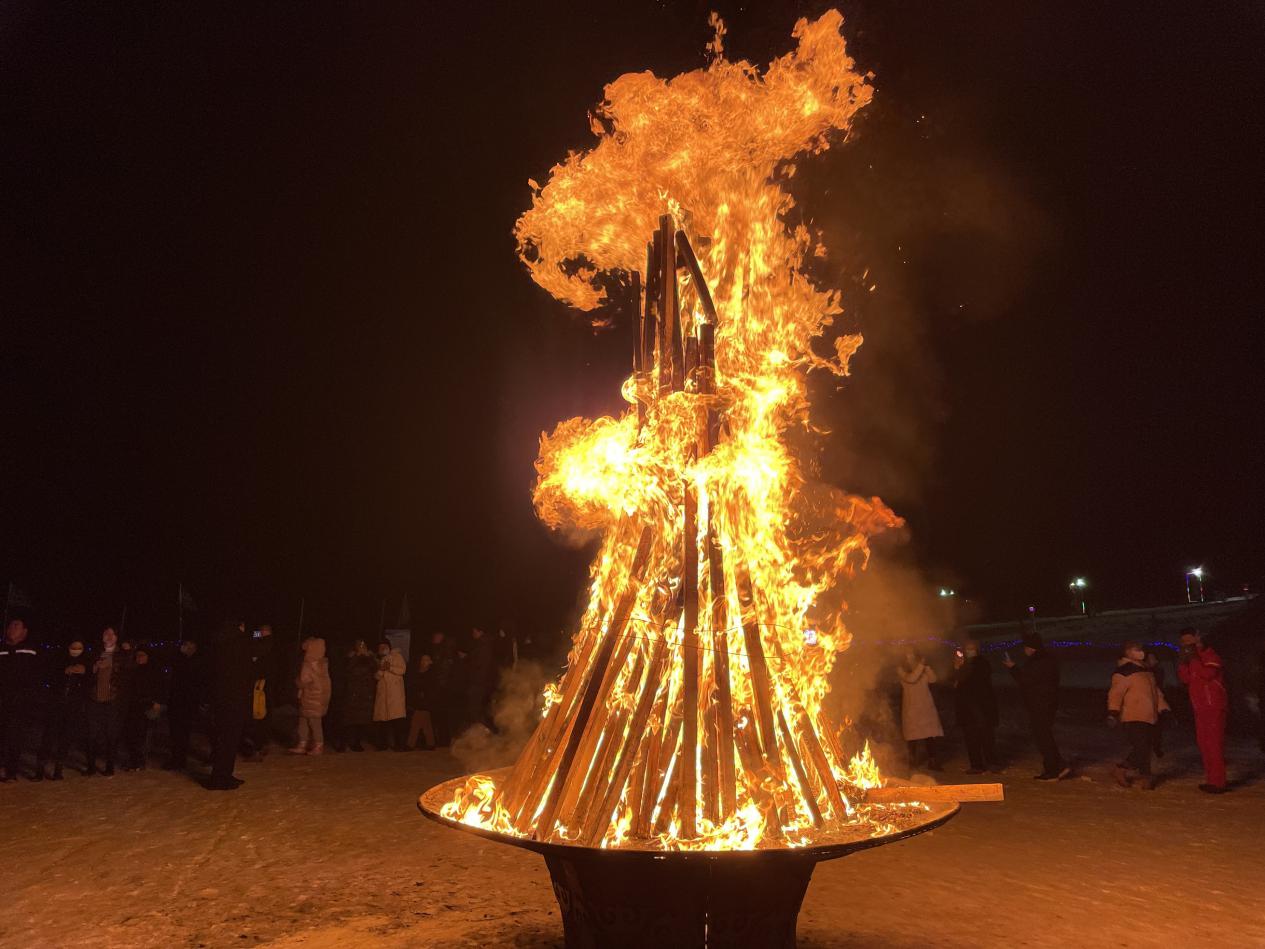 富蕴县新天地滑雪场篝火晚会