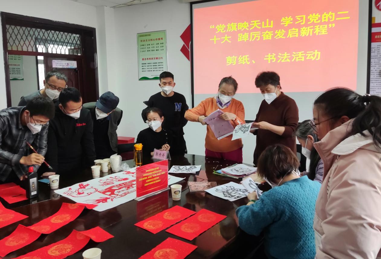 2023年1月11日,五彩新城社区,开展“党旗映天山,学习党的二十大,踔厉风发启新程”新春送祝福活动1