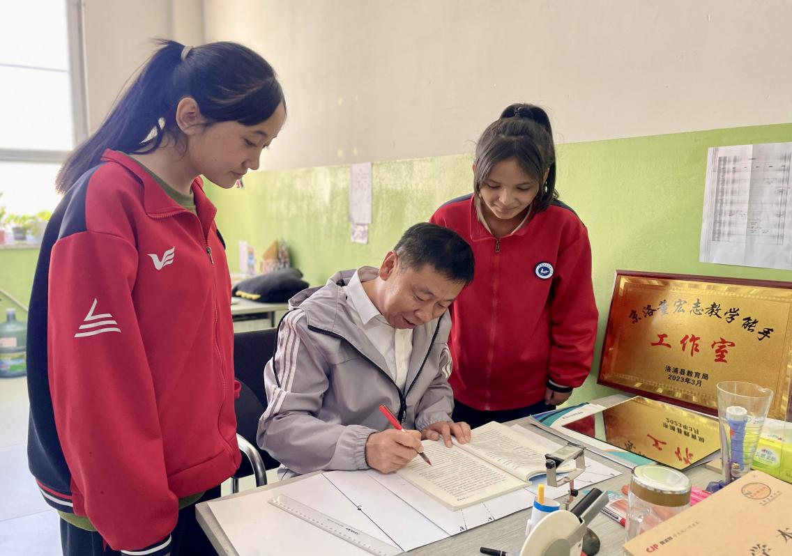 d51b03858ca434627db49d32aa06198