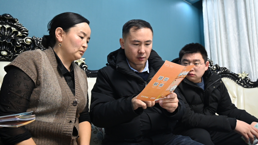 多措并举排查线路 确保冬季用电安全2