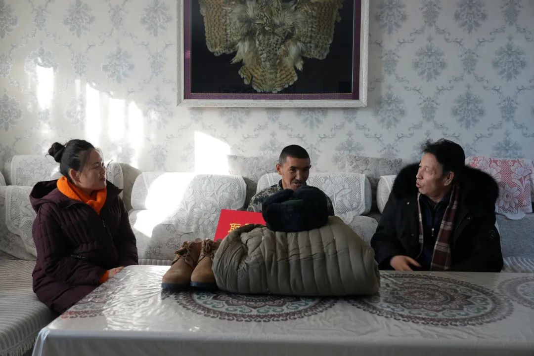 寒冬慰问送温暖 入户走访暖人心2