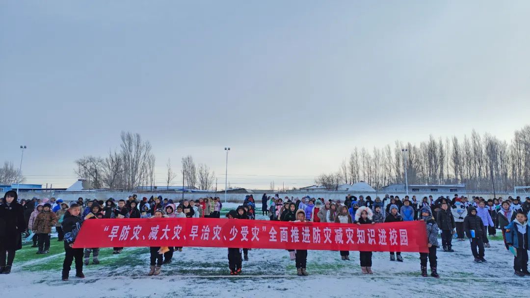 防震演练在校园 安全意识记心间2