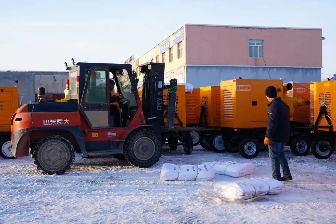 富蕴：调拨应急救灾物资 提升基层减灾救灾能力