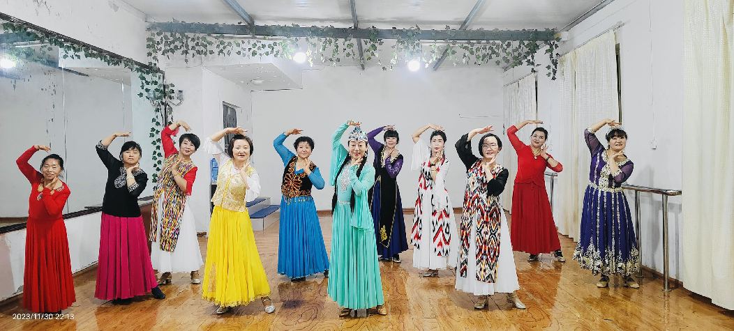 金粮社区舞蹈室跳舞图片