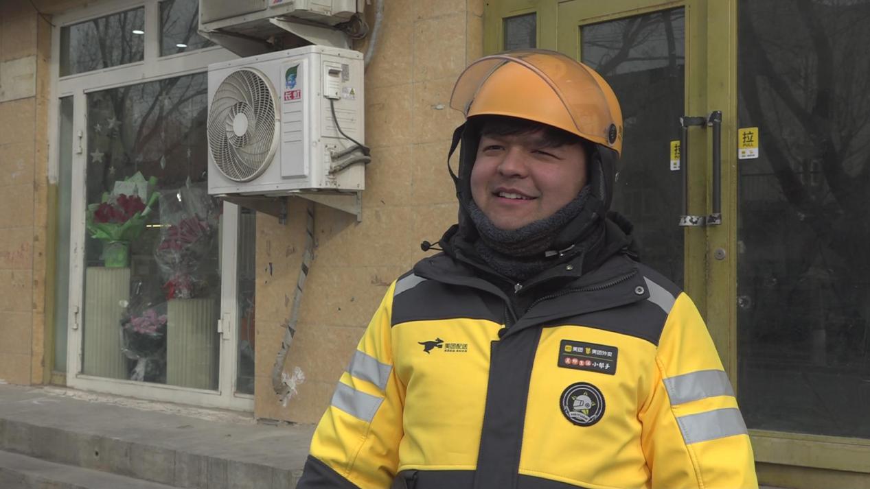 精神有活力的骑手阿卜杜克热木·麦提托合提