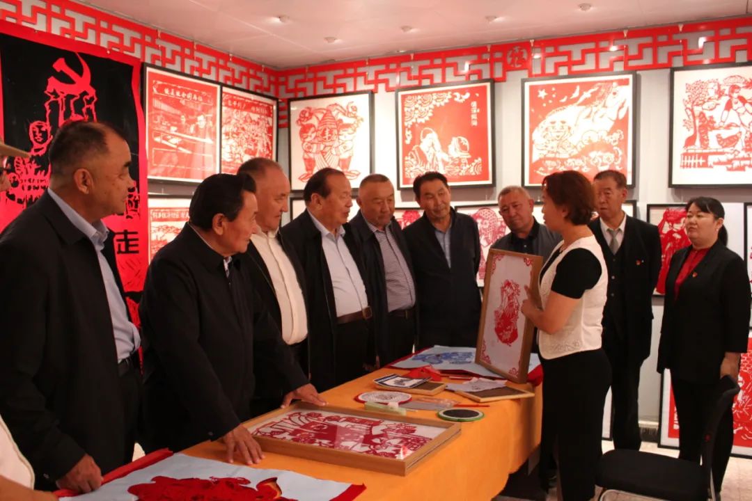 退休不“褪色” 余热亦生晖