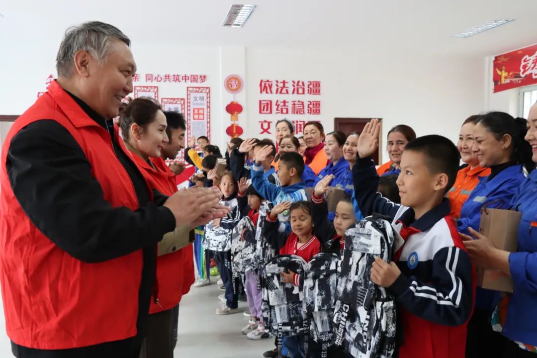 退休不“褪色” 余热亦生晖2