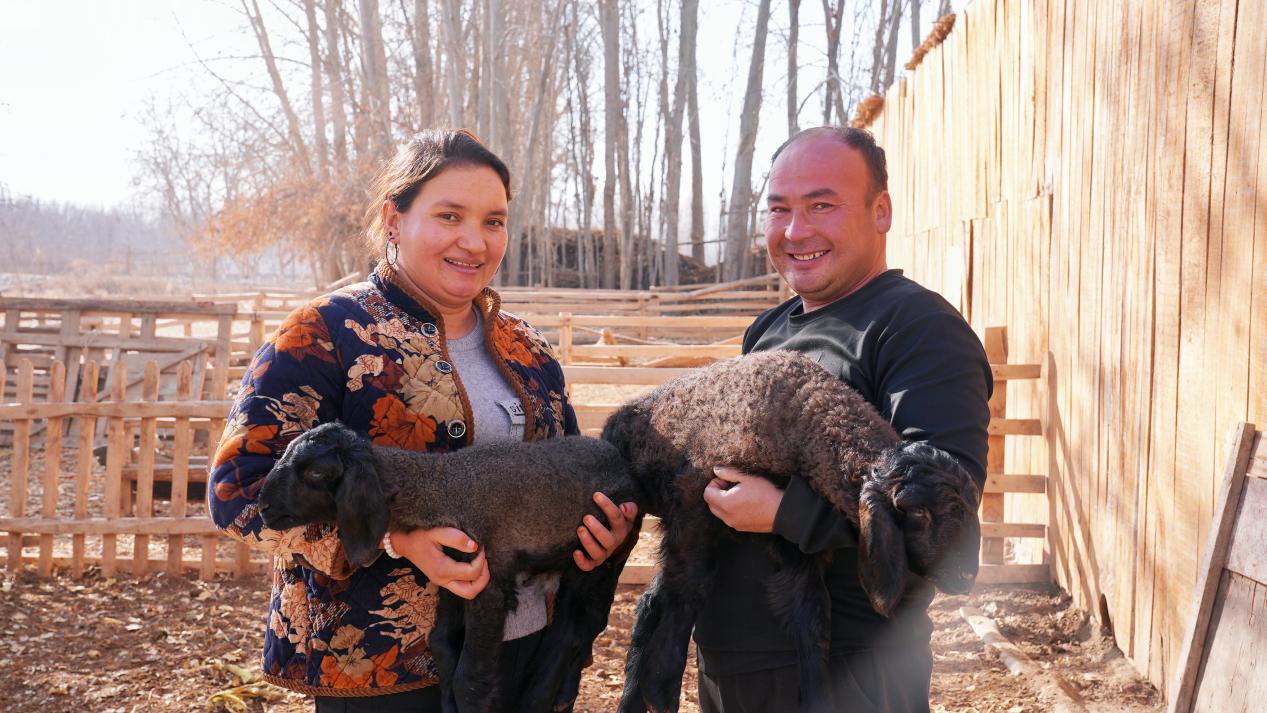 阿卜杜力艾海提&middot;坎吉柯夫妻俩展示幸福生活