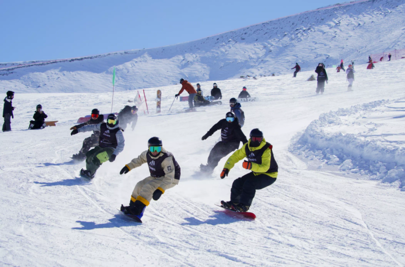 创新纪录!可可托海国际滑雪度假区累计接待游客突破20万3