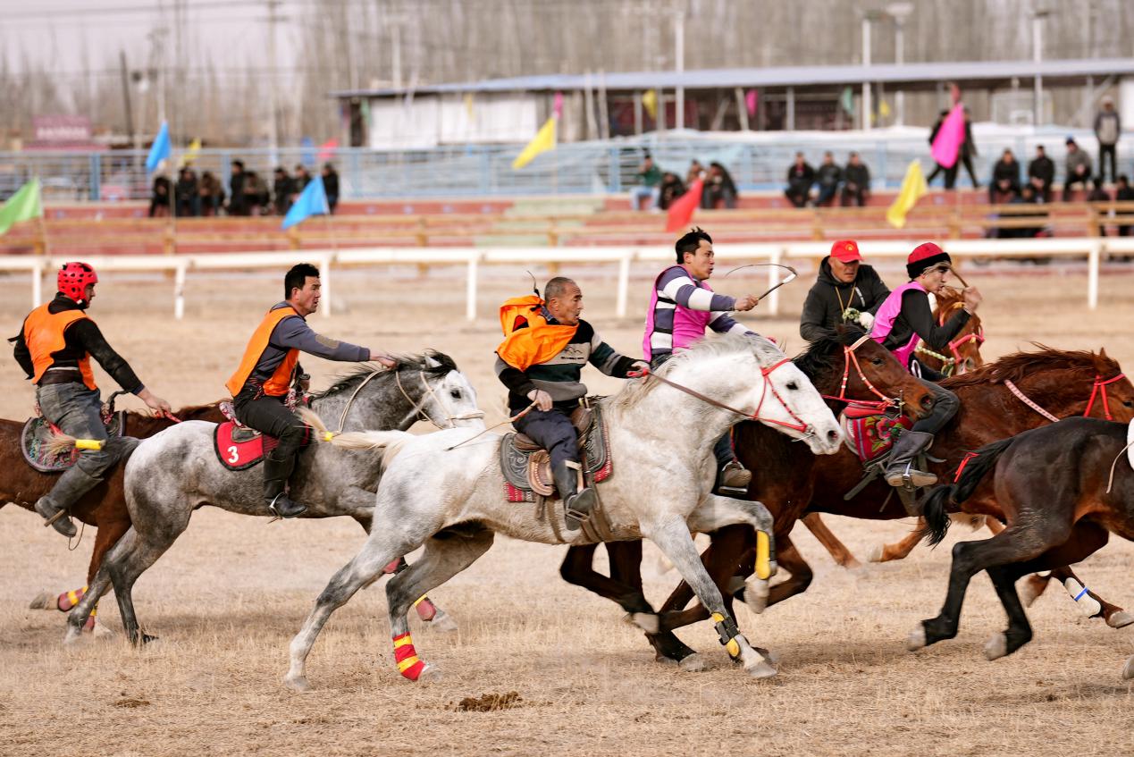 选手你争我夺 各展技艺