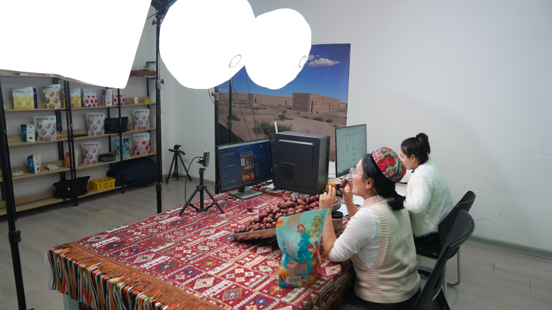 互联网赋能传统农业,直播让核桃红枣走出去