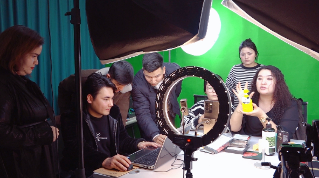 墨玉县核桃,红枣等农产品种类丰富,品质优良,味道鲜美,营养丰富,很受市场欢迎。