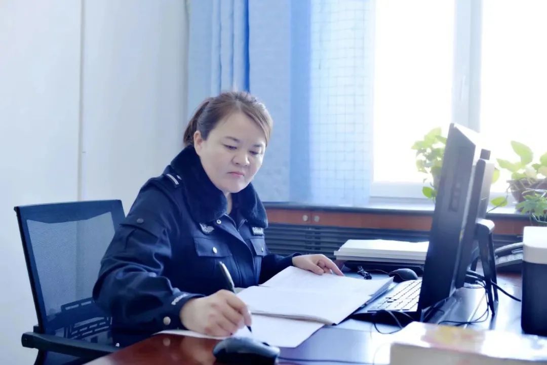 绽放在富蕴警营的铿锵玫瑰——富蕴县公安局拉扎提·库尔曼巴依