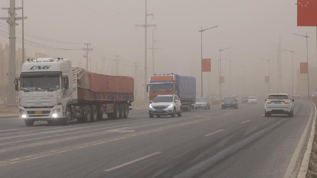 强风沙天气侵袭墨玉