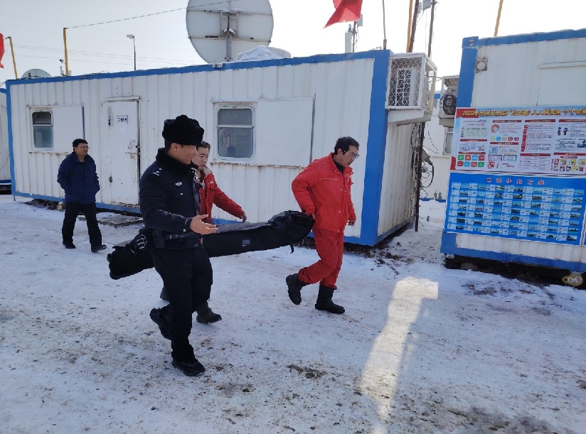 四厂湖派出所：大意群众丢失包，民警及时找回暖人心 李成海.