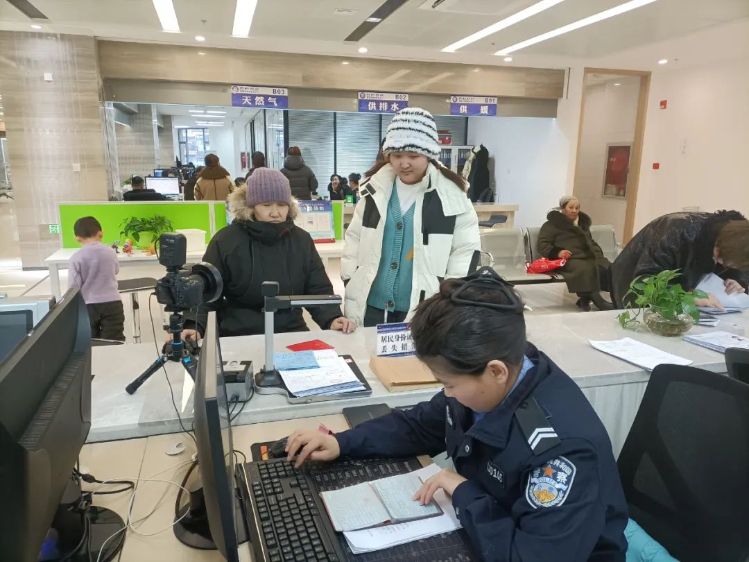 富蕴:深化“一窗通办”小切口 助推为民服务大提升1