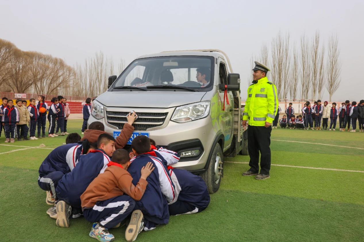 岳普湖县：&ldquo;情景演绎&rdquo;进校园 宣传教育入童心12