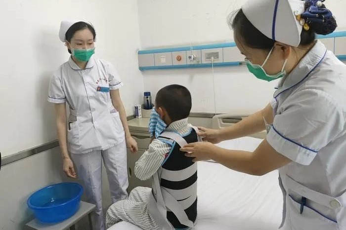 医生开展诊断和治疗服务 (2)