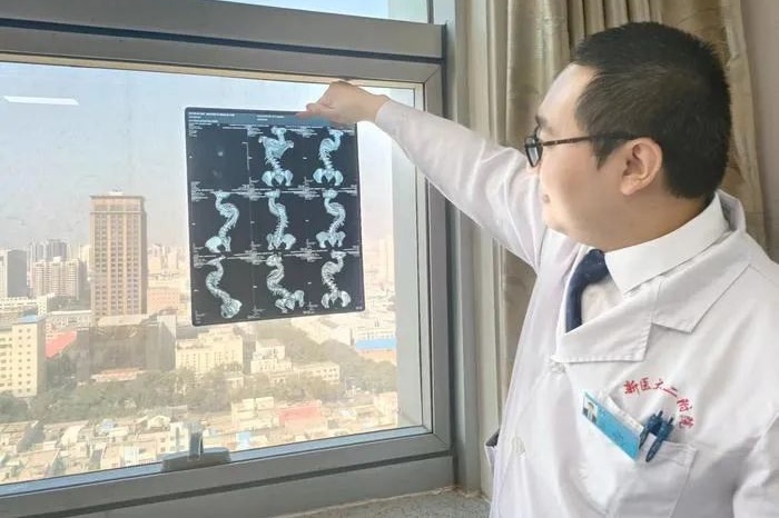 医生开展诊断和治疗服务