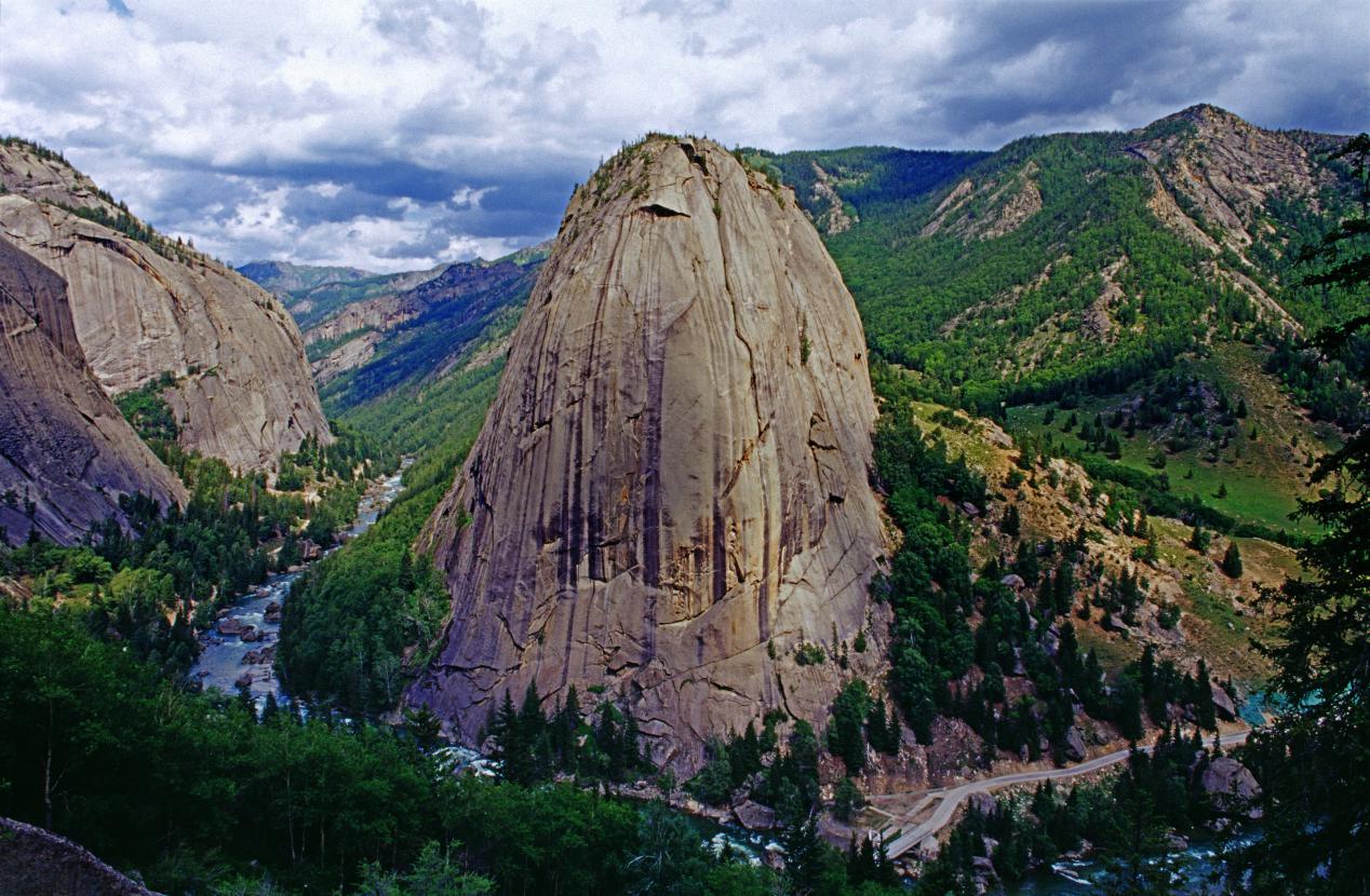 钟山2（富蕴县委宣传部供图）