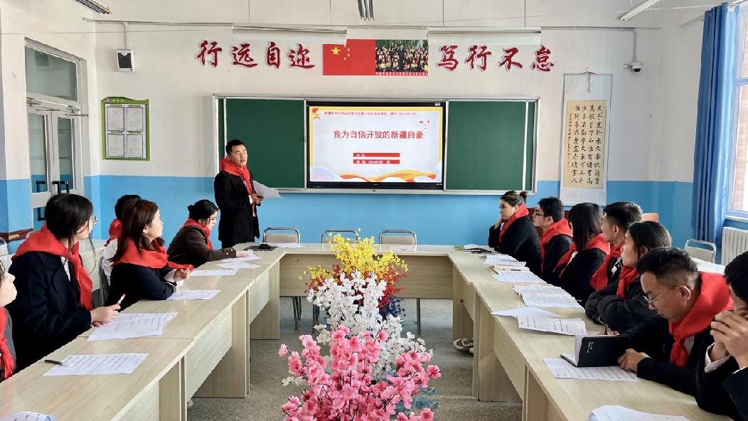 墨玉县第六小学少先大队开展了以&ldquo;心系红领巾 做好引路人&rdquo;为主题的中队辅导员专题培训