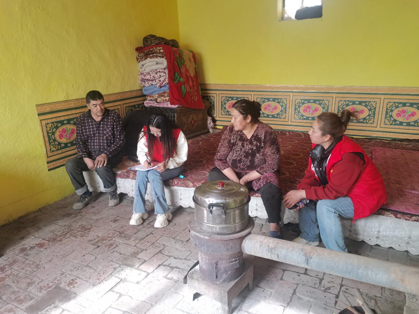 查汗采开乡走访调研庭院经济 焉耆县查汗采开乡供4