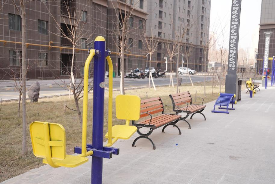 小区里的健身器材