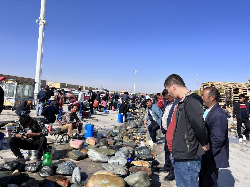 热闹的玉石巴扎